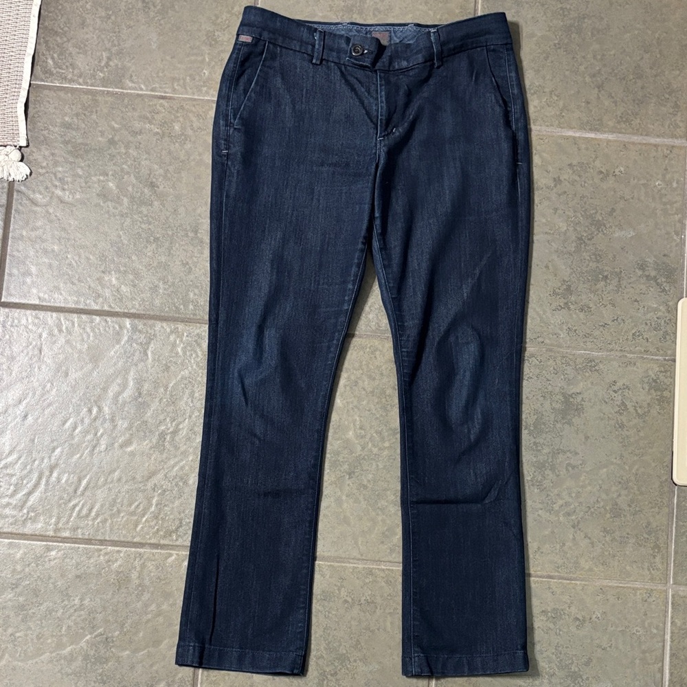 Citizens Of Humanity Dark Blue Straight Leg Jeans. Slacks. Super flattering.